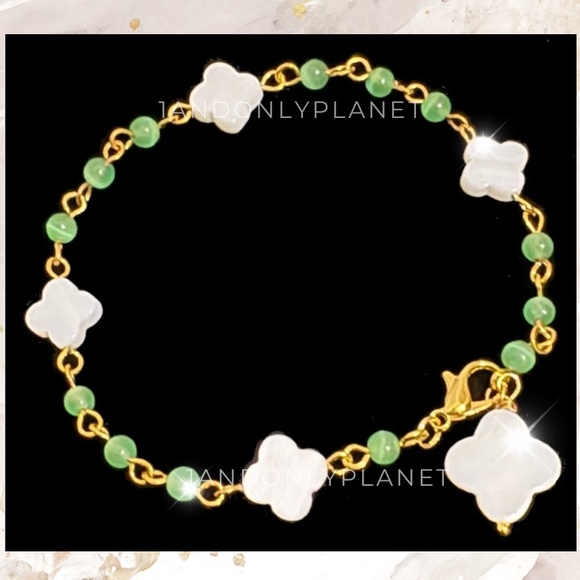 Jewelry - Evergreen Lucky Charm 4 Leaf Clover Real Shell Beads & Natural Stone Bracelet